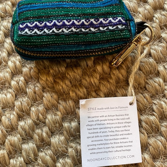 Noonday Collection Small Woven Pouch Made in Vietnam - Picture 4 of 4